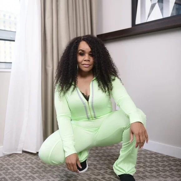 Stylish Pink and Green Women's Jumpsuit Set - Picture 2 of 7